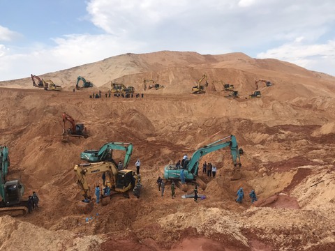 Tìm thấy thi thể công nhân cuối cùng trong vụ sạt lở titan - Ảnh 1. Tìm thấy thi thể công nhân cuối cùng trong vụ sạt lở titan - Ảnh 1.