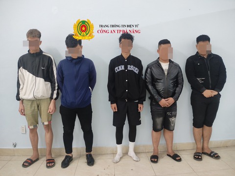 Xác định nhóm người trộm 130 điện thoại ở siêu thị trong đêm mưa ngập lịch sử - Ảnh 1. Xác định nhóm người trộm 130 điện thoại ở siêu thị trong đêm mưa ngập lịch sử - Ảnh 1.