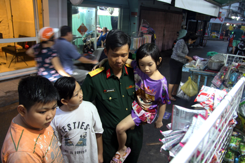 2 (1) be chau nam nay 1(Read-Only) 2 (1) be chau nam nay 1(Read-Only)