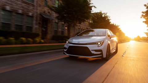 Xe bán chạy nhất thế giới Toyota Corolla nâng cấp nhẹ, giảm giá bản hybrid - Ảnh 1. Xe bán chạy nhất thế giới Toyota Corolla nâng cấp nhẹ, giảm giá bản hybrid - Ảnh 1.
