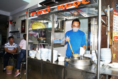 Những tiệm phở lừng danh Ông Tạ: Phú Vinh, Phú Vương, 79… - Ảnh 1. Những tiệm phở lừng danh Ông Tạ: Phú Vinh, Phú Vương, 79… - Ảnh 1.