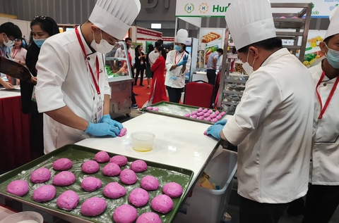 Người dân TP.HCM ‘săn’ hàng đặc sản ở triển lãm với quy mô 240 gian hàng - Ảnh 8. Người dân TP.HCM ‘săn’ hàng đặc sản ở triển lãm với quy mô 240 gian hàng - Ảnh 8.
