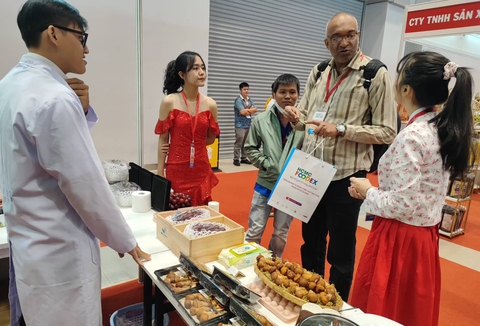 Người dân TP.HCM ‘săn’ hàng đặc sản ở triển lãm với quy mô 240 gian hàng - Ảnh 2. Người dân TP.HCM ‘săn’ hàng đặc sản ở triển lãm với quy mô 240 gian hàng - Ảnh 2.