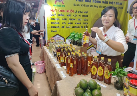 Người dân TP.HCM ‘săn’ hàng đặc sản ở triển lãm với quy mô 240 gian hàng - Ảnh 5. Người dân TP.HCM ‘săn’ hàng đặc sản ở triển lãm với quy mô 240 gian hàng - Ảnh 5.