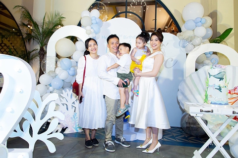 Con gái Pha Lê phấn khích vì được bố mẹ đến trường tổ chức sinh nhật - Ảnh 7. Con gái Pha Lê phấn khích vì được bố mẹ đến trường tổ chức sinh nhật - Ảnh 7.