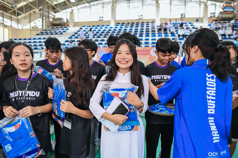 Cậu học sinh mang cột rổ về trường nhờ tài… kể chuyện - Ảnh 5. Cậu học sinh mang cột rổ về trường nhờ tài… kể chuyện - Ảnh 5.