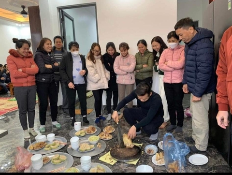 Ảnh vui 19-10: Xe hộ nghèo tà tà kiếm cơm - Ảnh 4. Ảnh vui 19-10: Xe hộ nghèo tà tà kiếm cơm - Ảnh 4.