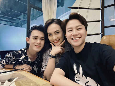 Ảnh vui sao Việt 19-10: Văn Toàn ‘cản’ Bình An đi lấy vợ - Ảnh 2. Ảnh vui sao Việt 19-10: Văn Toàn ‘cản’ Bình An đi lấy vợ - Ảnh 2.