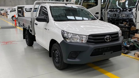 Toyota Hilux thuần điện giá gấp 3 lần bản chạy xăng dầu - Ảnh 1. Toyota Hilux thuần điện giá gấp 3 lần bản chạy xăng dầu - Ảnh 1.