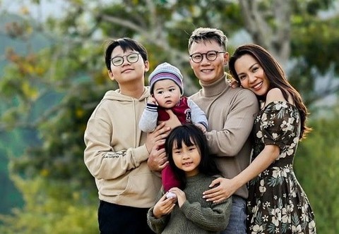 Nịnh đầm như Hoàng Bách, dành 3 năm cho một ca khúc tặng vợ - Ảnh 2. Nịnh đầm như Hoàng Bách, dành 3 năm cho một ca khúc tặng vợ - Ảnh 2.