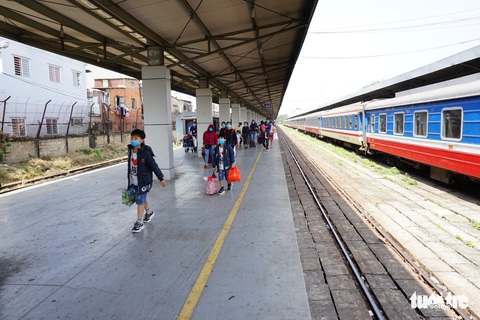 Mở bán hơn 176.000 vé tàu Tết Quý Mão 2023, cao nhất 2,7 triệu đồng/vé - Ảnh 1. Mở bán hơn 176.000 vé tàu Tết Quý Mão 2023, cao nhất 2,7 triệu đồng/vé - Ảnh 1.