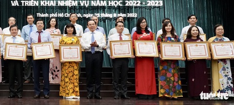 14 người nộp đơn thi tuyển phó hiệu trưởng trường phổ thông ở TP.HCM - Ảnh 1. 14 người nộp đơn thi tuyển phó hiệu trưởng trường phổ thông ở TP.HCM - Ảnh 1.