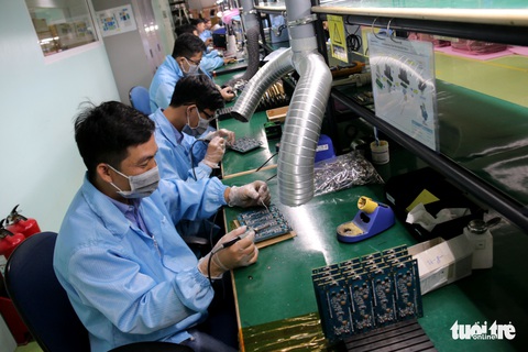 Tin sáng 19-10: Thu nộp ngân sách 7.666 tỉ đồng từ buôn lậu; TP.HCM chỉnh giao thông nhiều đường - Ảnh 1. Tin sáng 19-10: Thu nộp ngân sách 7.666 tỉ đồng từ buôn lậu; TP.HCM chỉnh giao thông nhiều đường - Ảnh 1.