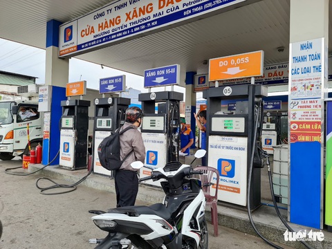 Một số cây xăng ở TP.HCM tái diễn ‘hết xăng, còn dầu’ - Ảnh 2. Một số cây xăng ở TP.HCM tái diễn ‘hết xăng, còn dầu’ - Ảnh 2.