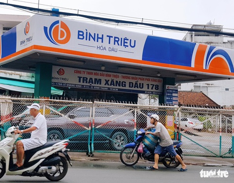 Một số cây xăng ở TP.HCM tái diễn ‘hết xăng, còn dầu’ - Ảnh 5. Một số cây xăng ở TP.HCM tái diễn ‘hết xăng, còn dầu’ - Ảnh 5.