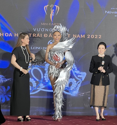 Trương Ngọc Ánh nói về việc Miss Earth tụt hạng sau 2 năm tổ chức online - Ảnh 1. Trương Ngọc Ánh nói về việc Miss Earth tụt hạng sau 2 năm tổ chức online - Ảnh 1.