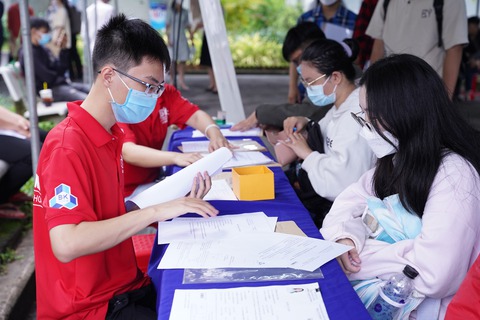 Lần đầu tiên Đại học Bách khoa TP.HCM có hơn 1.000 tân sinh viên là nữ - Ảnh 1. Lần đầu tiên Đại học Bách khoa TP.HCM có hơn 1.000 tân sinh viên là nữ - Ảnh 1.