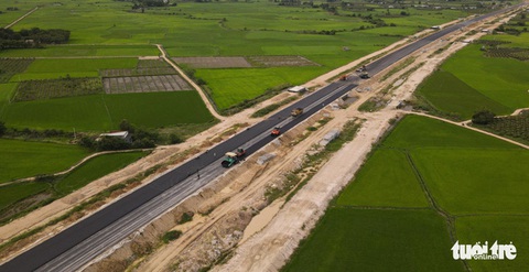 Thưởng tiền cho nhà thầu rút ngắn thời gian xây dựng công trình giao thông trọng điểm - Ảnh 1. Thưởng tiền cho nhà thầu rút ngắn thời gian xây dựng công trình giao thông trọng điểm - Ảnh 1.