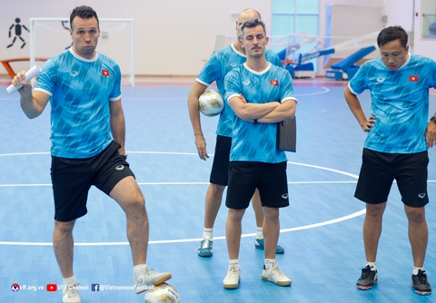 Tuyển futsal Việt Nam rèn cách bắt bài Nhật Bản - Ảnh 1. Tuyển futsal Việt Nam rèn cách bắt bài Nhật Bản - Ảnh 1.
