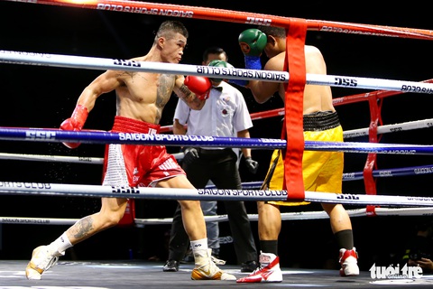 Tái xuất sau 3 năm, Trương Đình Hoàng hạ knock-out đối thủ Indonesia - Ảnh 1. Tái xuất sau 3 năm, Trương Đình Hoàng hạ knock-out đối thủ Indonesia - Ảnh 1.