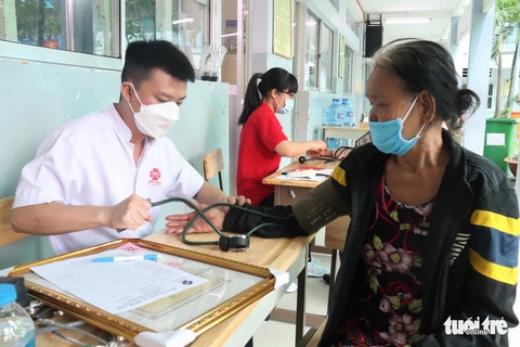 Khám sức khỏe tổng quát miễn phí: Điều xa xỉ của người nghèo thành hiện thực - Ảnh 2. Khám sức khỏe tổng quát miễn phí: Điều xa xỉ của người nghèo thành hiện thực - Ảnh 2.