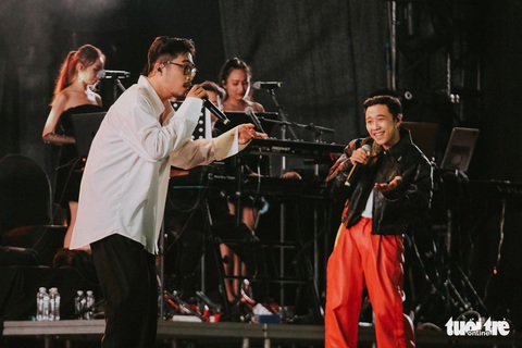 Live show của Vũ, của những tình yêu dài Một vạn năm - Ảnh 5. Live show của Vũ, của những tình yêu dài Một vạn năm - Ảnh 5.
