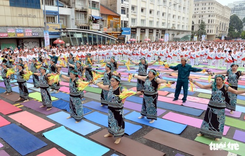Xác lập kỷ lục Việt Nam tại ngày hội dưỡng sinh, yoga TP.HCM - Ảnh 3. Xác lập kỷ lục Việt Nam tại ngày hội dưỡng sinh, yoga TP.HCM - Ảnh 3.