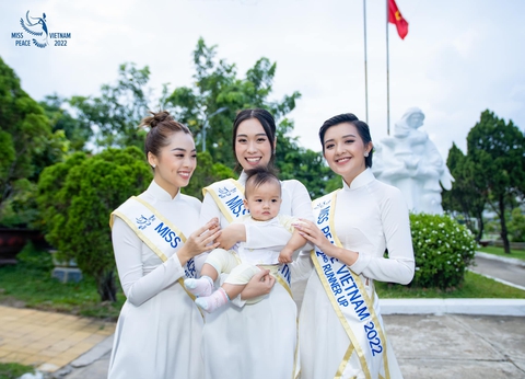 Ngắm top 3 Miss Peace Vietnam 2022 rạng rỡ về TP.HCM - Ảnh 2. Ngắm top 3 Miss Peace Vietnam 2022 rạng rỡ về TP.HCM - Ảnh 2.