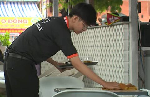Dẫu gập ghềnh vẫn bước tới cùng - Ảnh 1. Dẫu gập ghềnh vẫn bước tới cùng - Ảnh 1.