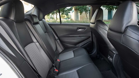 Xe bán chạy nhất thế giới Toyota Corolla nâng cấp nhẹ, giảm giá bản hybrid - Ảnh 19. Xe bán chạy nhất thế giới Toyota Corolla nâng cấp nhẹ, giảm giá bản hybrid - Ảnh 19.