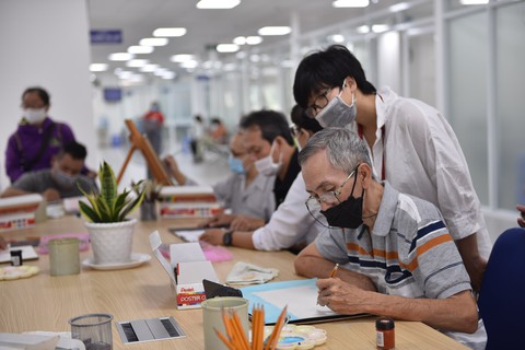 Khi người đột quỵ học vẽ để phục hồi - Ảnh 1. Khi người đột quỵ học vẽ để phục hồi - Ảnh 1.