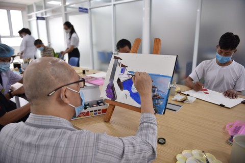 Khi người đột quỵ học vẽ để phục hồi - Ảnh 2. Khi người đột quỵ học vẽ để phục hồi - Ảnh 2.