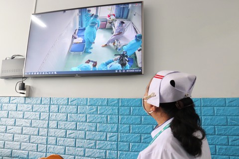 Chủ động khai báo để kiểm soát đậu mùa khỉ - Ảnh 1. Chủ động khai báo để kiểm soát đậu mùa khỉ - Ảnh 1.