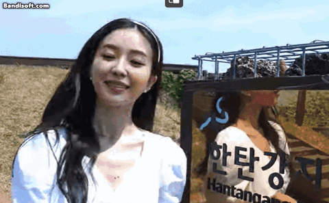 Mẫu ảo quảng bá du lịch Hàn bị tẩy chay vì ‘sao chép’ nét đẹp của Irene (Red Velvet) - Ảnh 2. Mẫu ảo quảng bá du lịch Hàn bị tẩy chay vì ‘sao chép’ nét đẹp của Irene (Red Velvet) - Ảnh 2.
