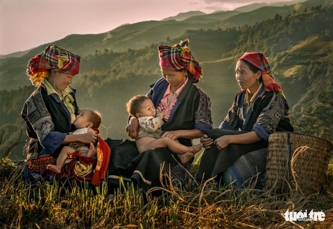 Đi tìm hình bóng phụ nữ Việt Nam qua những bức ảnh - Ảnh 11. Đi tìm hình bóng phụ nữ Việt Nam qua những bức ảnh - Ảnh 11.