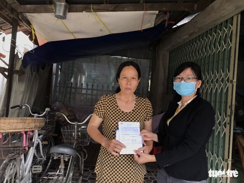 Bạn đọc Tuổi Trẻ tặng cô nữ sinh ước có thể lùi nhập học 2 tháng 15 triệu đồng - Ảnh 1. Bạn đọc Tuổi Trẻ tặng cô nữ sinh ước có thể lùi nhập học 2 tháng 15 triệu đồng - Ảnh 1.
