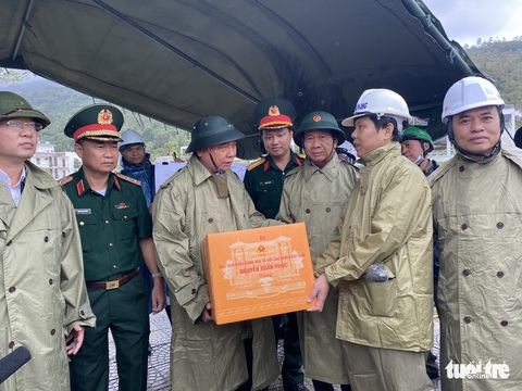 Chủ tịch nước yêu cầu Đà Nẵng tập trung hỗ trợ người dân, khôi phục hạ tầng - Ảnh 2. Chủ tịch nước yêu cầu Đà Nẵng tập trung hỗ trợ người dân, khôi phục hạ tầng - Ảnh 2.