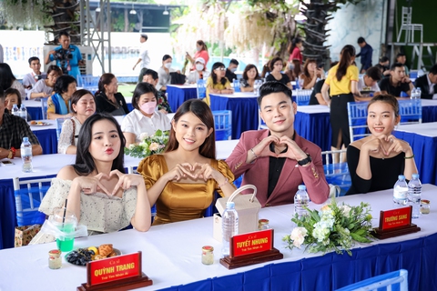 Trường Sang hát thay Mạnh Quỳnh ca khúc tưởng nhớ Phi Nhung - Ảnh 2. Trường Sang hát thay Mạnh Quỳnh ca khúc tưởng nhớ Phi Nhung - Ảnh 2.