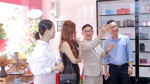 Thế Giới Nước Hoa khai trương cửa hàng đại diện (flagship) đầu tiên tại TP.HCM - Ảnh 3. Thế Giới Nước Hoa khai trương cửa hàng đại diện (flagship) đầu tiên tại TP.HCM - Ảnh 3.