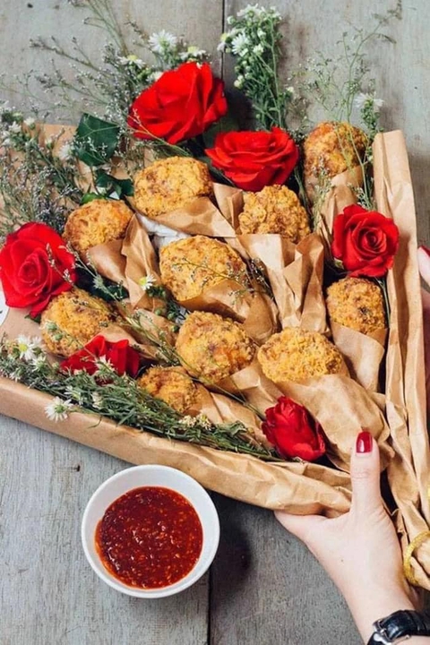 Cô đồng nát Lê Lệnh Quyền nhận được... vòng hoa ngày 20-10 - Ảnh 3. Cô đồng nát Lê Lệnh Quyền nhận được... vòng hoa ngày 20-10 - Ảnh 3.