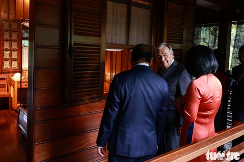 Tổng thư ký Liên Hiệp Quốc Antonio Guterres thăm nhà sàn Bác Hồ - Ảnh 6. Tổng thư ký Liên Hiệp Quốc Antonio Guterres thăm nhà sàn Bác Hồ - Ảnh 6.