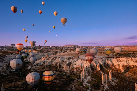 Bay khinh khí cầu trên những kỳ quan ở Cappadocia - Ảnh 1. Bay khinh khí cầu trên những kỳ quan ở Cappadocia - Ảnh 1.