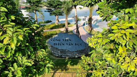 Vụ công viên thiên văn xây xong không sử dụng, trẻ em tìm lỗ hổng chui vào, chủ đầu tư nói gì? - Ảnh 1. Vụ công viên thiên văn xây xong không sử dụng, trẻ em tìm lỗ hổng chui vào, chủ đầu tư nói gì? - Ảnh 1.