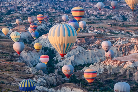 Bay khinh khí cầu trên những kỳ quan ở Cappadocia - Ảnh 13. Bay khinh khí cầu trên những kỳ quan ở Cappadocia - Ảnh 13.
