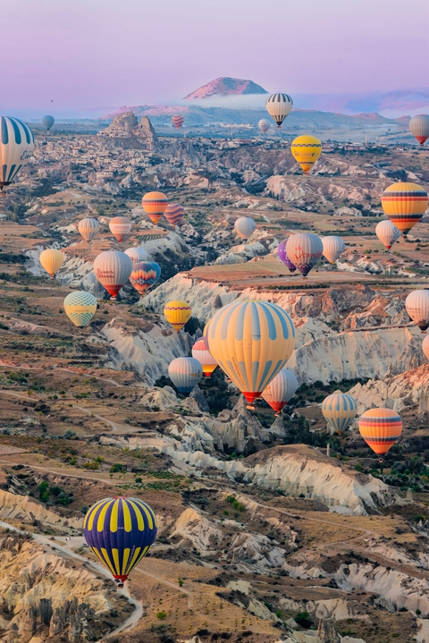 Bay khinh khí cầu trên những kỳ quan ở Cappadocia - Ảnh 17. Bay khinh khí cầu trên những kỳ quan ở Cappadocia - Ảnh 17.