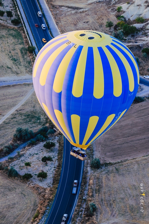 Bay khinh khí cầu trên những kỳ quan ở Cappadocia - Ảnh 18. Bay khinh khí cầu trên những kỳ quan ở Cappadocia - Ảnh 18.