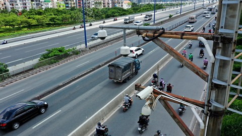 Dự thảo quy định CSGT mật phục người vi phạm: Nên để công nghệ làm thay con người - Ảnh 1. Dự thảo quy định CSGT mật phục người vi phạm: Nên để công nghệ làm thay con người - Ảnh 1.