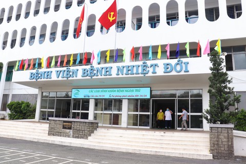 Bệnh viện Bệnh nhiệt đới nhận kỷ lục bệnh viện lâu đời nhất Việt Nam - Ảnh 1. Bệnh viện Bệnh nhiệt đới nhận kỷ lục bệnh viện lâu đời nhất Việt Nam - Ảnh 1.