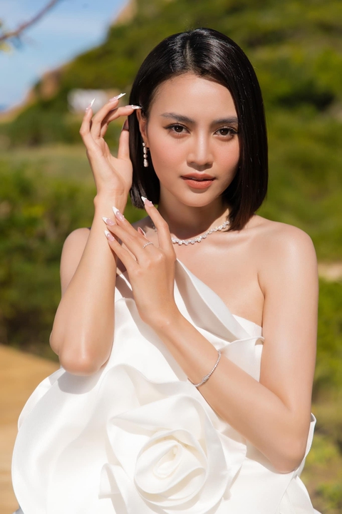 Ninh Dương Lan Ngọc đóng cô gái quê bị xâm hại, nhập vai không thể thoát ra được - Ảnh 2. Ninh Dương Lan Ngọc đóng cô gái quê bị xâm hại, nhập vai không thể thoát ra được - Ảnh 2.