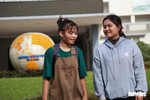 Vượt núi tìm con chữ, học để thay đổi số phận - Ảnh 1. Vượt núi tìm con chữ, học để thay đổi số phận - Ảnh 1.